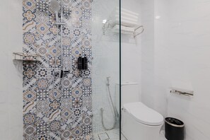 Hair dryer, towels, soap, shampoo
