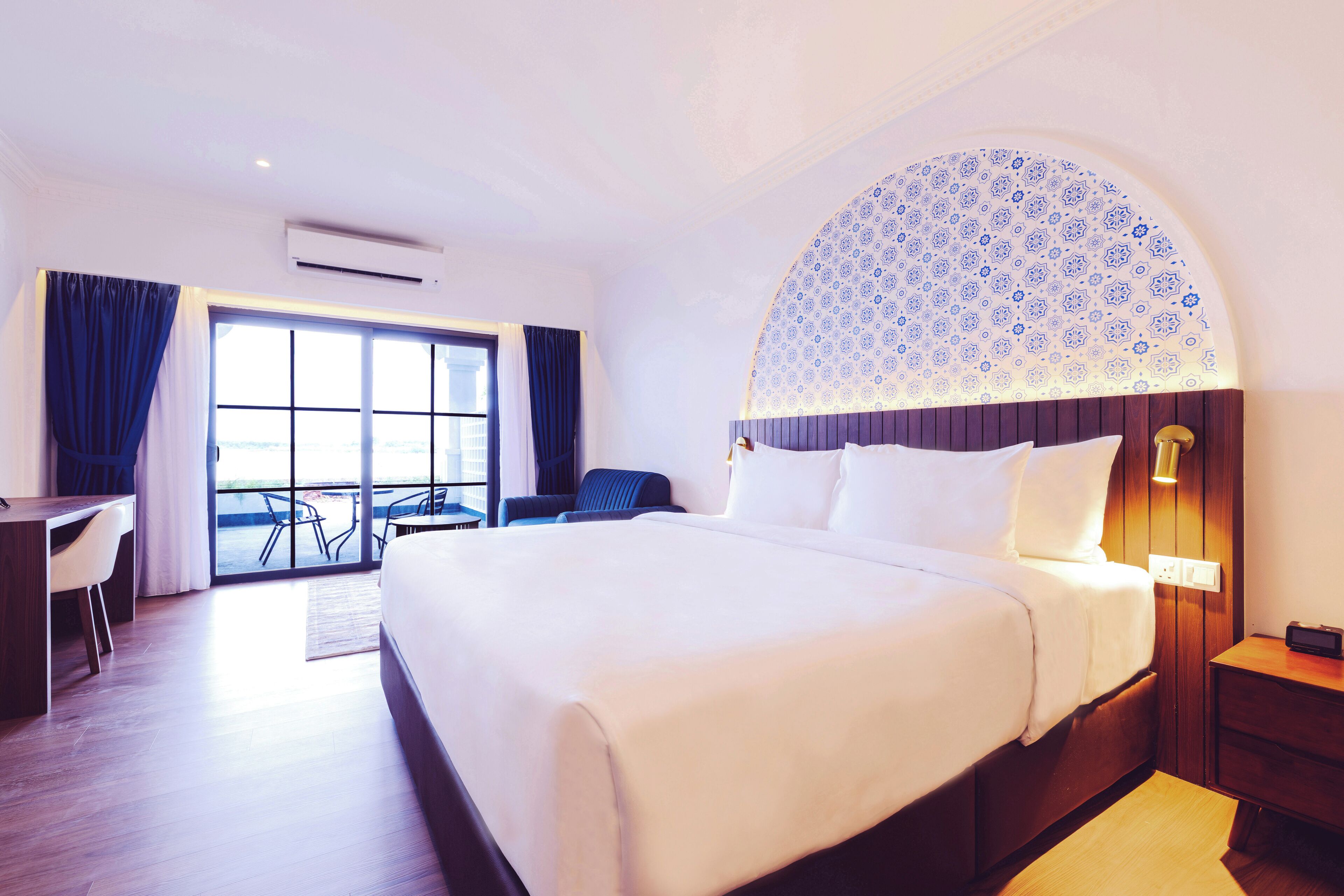 Room, 1 King Bed, Non Smoking (Prestige Ocean) | Desk, iron/ironing board, free WiFi