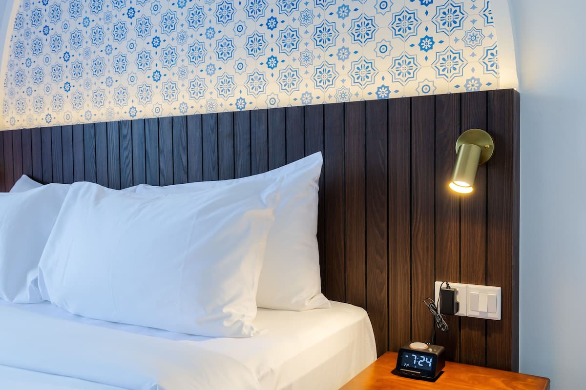 Suite, 1 King Bed, Smoking (Lisbon Prestige)