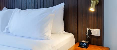 Suite, 1 cama de matrimonio grande, fumadores (Lisbon Prestige) | Escritorio, tabla de planchar con plancha, wifi gratis