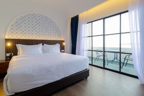 Lux King Ocean | Desk, iron/ironing board, free WiFi - The Lisbon Melaka, Trademark Collection by Wyndham (Malacca City)