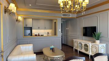 Suíte, 1 cama King, para não fumantes (Lisbon Majestic) | Frigobar, cofres nos quartos, escrivaninha