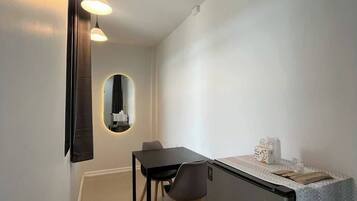 Doppelzimmer, Terrasse, Gartenblick | Schreibtisch, laptopgeeigneter Arbeitsplatz, kostenloses WLAN