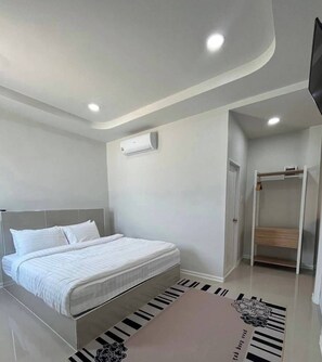 Double Room, Patio, Garden View | Desk, laptop workspace, free WiFi, bed sheets