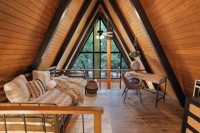 Sequoia A-frame Nirvana: Modern + Views + Hot Tub + Cozy Fireplace+Pet Friendly
