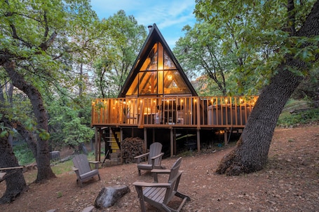Property grounds. Sequoia A-frame Nirvana: Modern + Views + Hot Tub - Holiday Home
