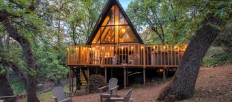 Sequoia A-frame Nirvana: Modern + Views + Hot Tub + Cozy Fireplace+Pet Friendly