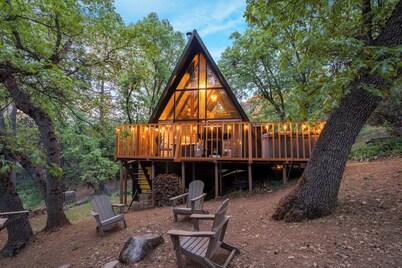 Sequoia A-frame Nirvana: Modern + Views + Hot Tub + Cozy Fireplace+Pet Friendly