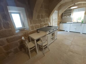 Villa, 5 Bedrooms, Private Pool, Garden View | Dining