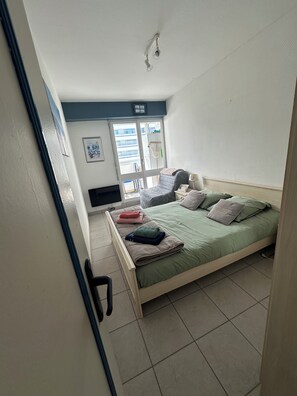 1 bedroom, iron/ironing board, bed sheets, wheelchair access