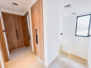 3 bedrooms, Internet - Designer-furnished Villa With Luxury Finishes (Dubai)