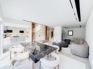 House - Designer-furnished Villa With Luxury Finishes (Dubai)