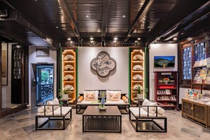 Coin salon dans le hall