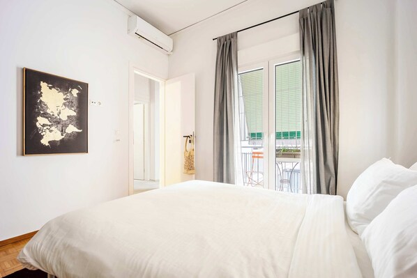 2 bedrooms, iron/ironing board, WiFi, bed sheets - O&O Group - Eclectic Chic Thissio Apartment (Athina)