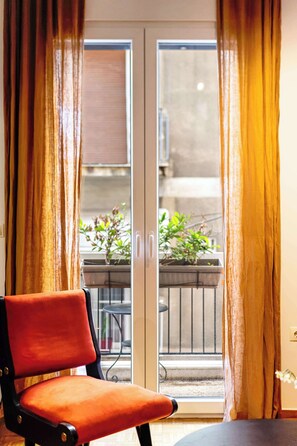 Interior - O&O Group - Eclectic Chic Thissio Apartment (Athina)