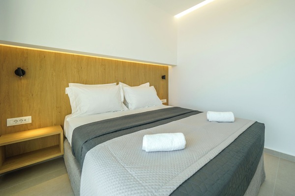 Lower Floor: Bedroom 5 with queen bed and ensuite bathroom