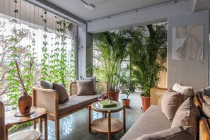 Área de estar no saguão