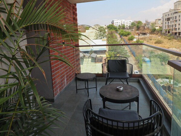 Balcony - Hotel Tattva Suites NIBM, next to Corinthians Club (Pune)