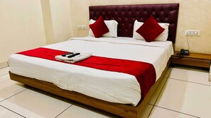 Deluxe Double Room | Desk, laptop workspace, free WiFi - Hotel Sukh Vilas (Indore)