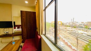Deluxe Double Room | Desk, laptop workspace, free WiFi