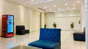Lobby sitting area - Hotel Sukh Vilas (Indore)