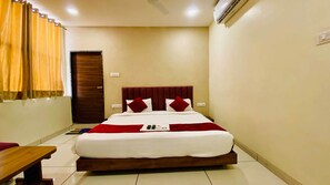 Deluxe Double Room | Desk, laptop workspace, free WiFi