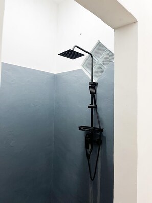 Double Room | Bathroom - Alfa Kuta (Kuta)