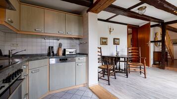 KĂŒhlschrank, Mikrowelle, Ofen, Herdplatte