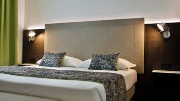 In-room safe, soundproofing, iron/ironing board, free WiFi