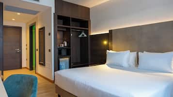 In-room safe, soundproofing, iron/ironing board, free WiFi