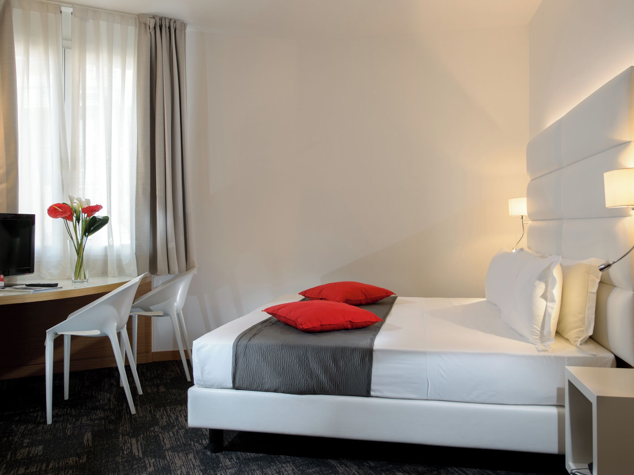 In-room safe, soundproofing, iron/ironing board, free WiFi