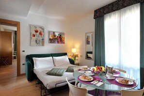 Zimmersafe, schallisolierte Zimmer, Bügeleisen/Bügelbrett