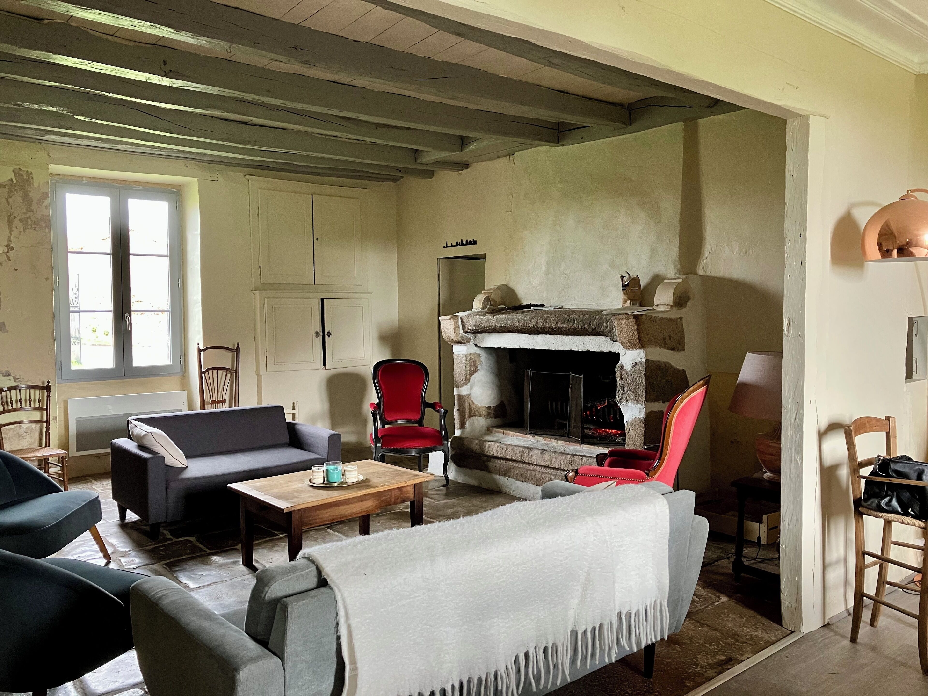 Smart TV, reproductor de DVD, libros y estéreo 