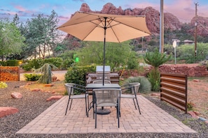 Outdoor dining - NEW|Oak Creek Retreat|Townhouse w/Views|FirePit (Sedona)
