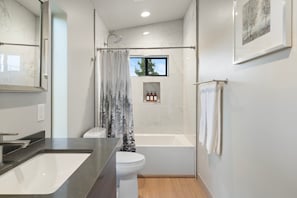 Shower, hair dryer, towels - NEW|Cimaron Butte View Terrace|2 Kings|FirePit (Sedona)