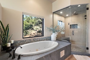 Shower, hair dryer, towels - NEW| Luxe Sycamore Canyon Retreat |Hot Tub|Firepit (Sedona)