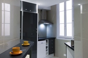 Kühlschrank, Herdplatte, Geschirrspüler