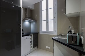 Kühlschrank, Herdplatte, Geschirrspüler