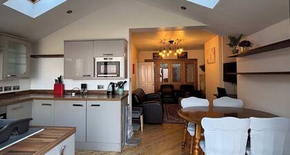 Spacious 4-Bed Solihull Home ideal for Contractors