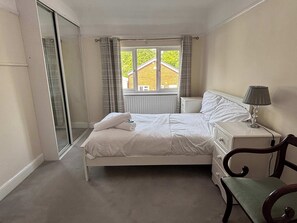 4 chambres, fer et planche à repasser, Wi-Fi, draps fournis
