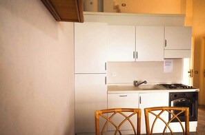 Comfort-Apartment, Meerblick | Essbereich im Zimmer