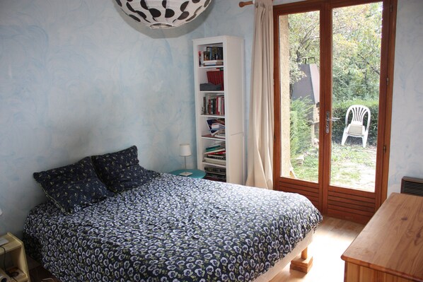 4 slaapkamers, een strijkplank/strijkijzer, gratis wifi, beddengoed