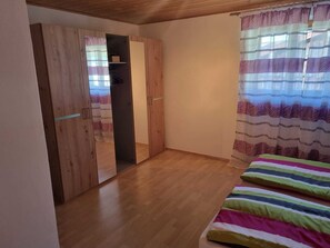 3 bedrooms, bed sheets