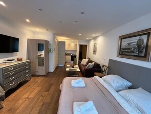 1 bedroom, in-room safe, iron/ironing board, free WiFi