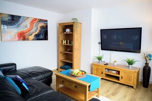Smart TV - Modern Strelley Escape - Peaceful & Convenient (Nottingham)