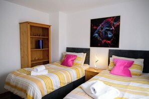 3 bedrooms, iron/ironing board, free WiFi - Modern Strelley Escape - Peaceful & Convenient (Nottingham)
