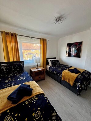 3 makuuhuonetta, silitysrauta/-lauta, ilmainen Wi-Fi