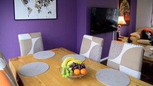 A dining table with a fruit bowl, surrounded by chairs with geometric patterns. - Strelley House 4 - free parking, WiFi , Netflix, Family & Contractor friendly (Nottingham)