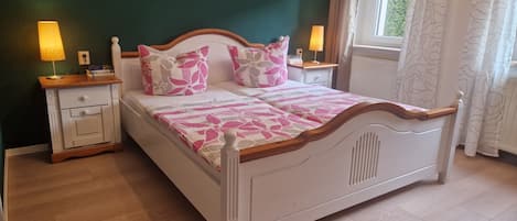 1 bedroom, free WiFi, bed sheets