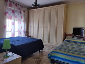 3 chambres, bureau, fer et planche à repasser, Wi-Fi gratuit